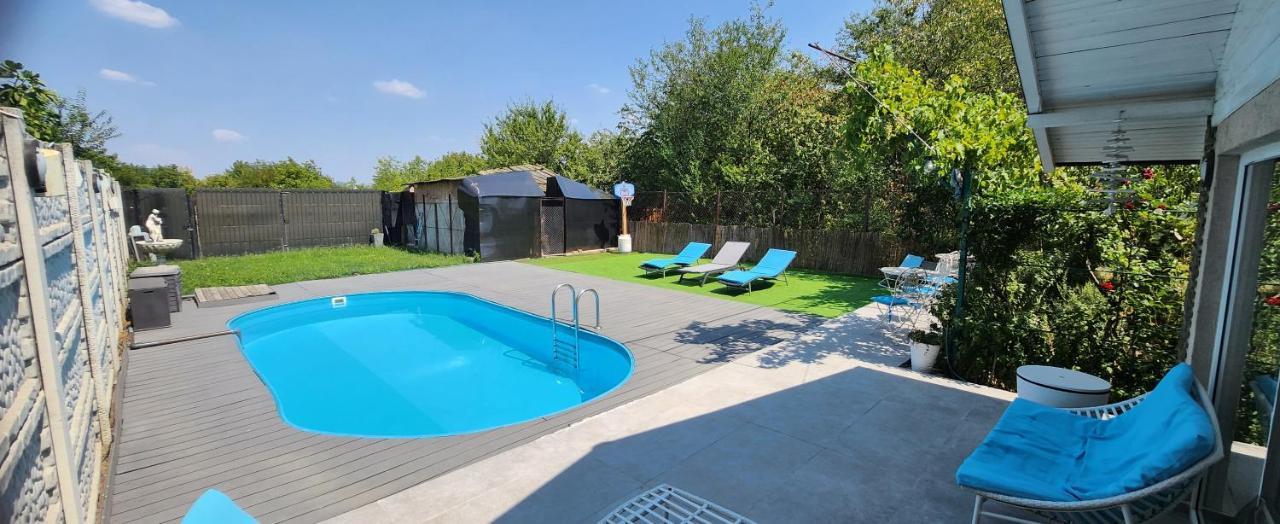 Morii Lake Pool Villa Boekarest Buitenkant foto