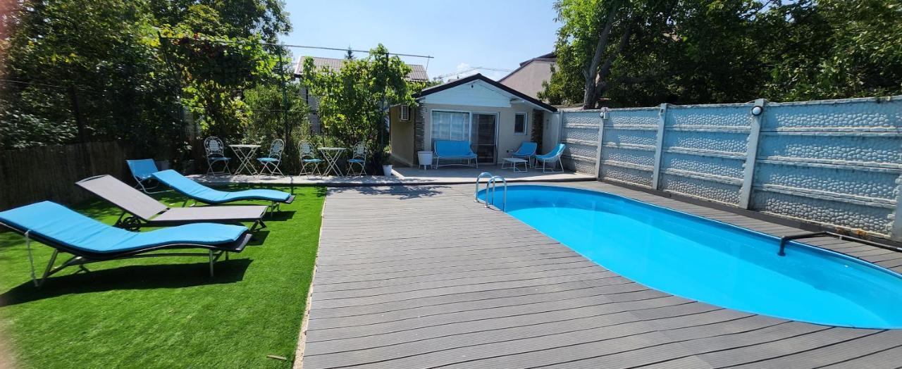 Morii Lake Pool Villa Boekarest Buitenkant foto