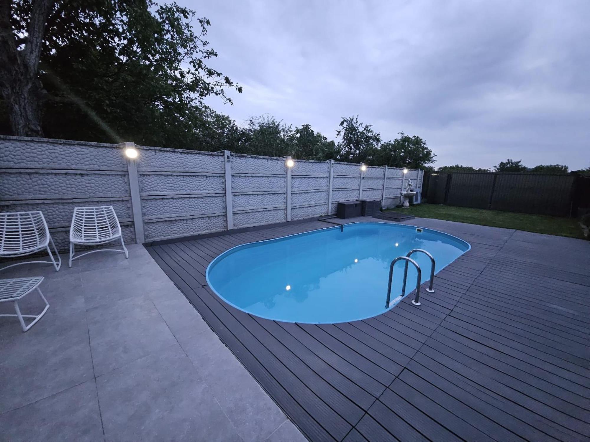 Morii Lake Pool Villa Boekarest Buitenkant foto